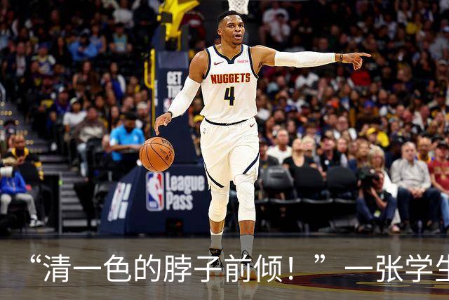“清一色的脖子前倾！”一张学生军训照片，让家长心里不是滋味